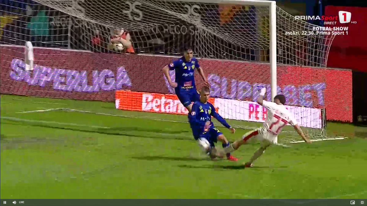 Dinamo a cerut un penalty în prima repriză! Ce s-a întâmplat în careul Sloboziei
