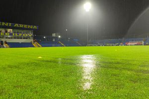 Dinamo - Slobozia, în pericol să fie AMÂNAT! Imagini cu gazonul inundat de la Clinceni