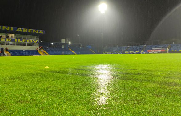 Dinamo - Slobozia, la un pas să fie AMÂNAT! Organizatorii și fanii au ajutat la îndepărtarea apei