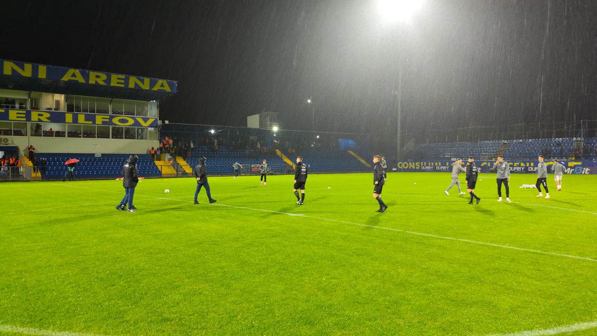 Gazonul este inundat înainte de Slobozia - Dinamo