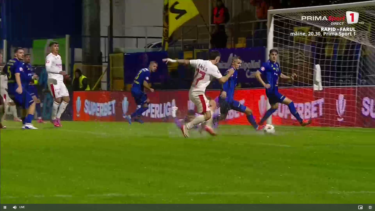 Dinamoviștii au cerut penalty după șutul lui Armstrong