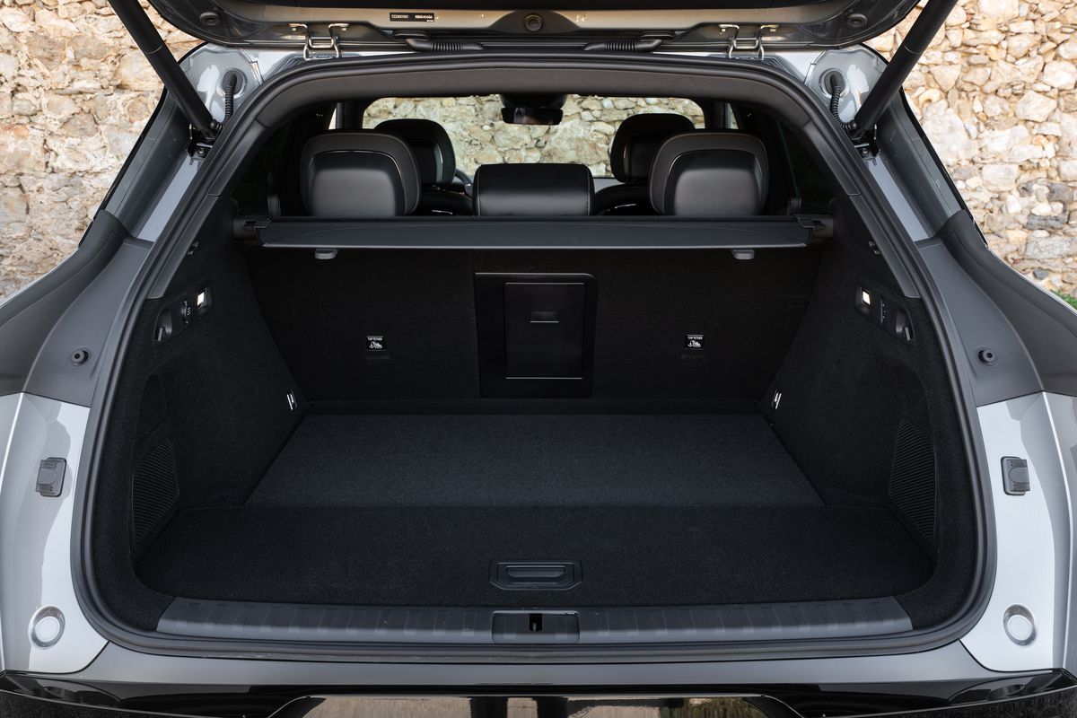 Producătorul auto de lux din China se lansează în România » Controversa uriașă în care a fost implicat recent