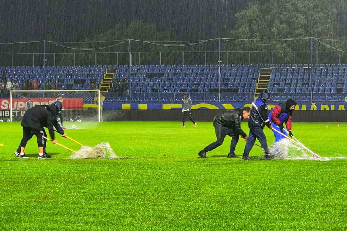 Gazonul este inundat înainte de Slobozia - Dinamo