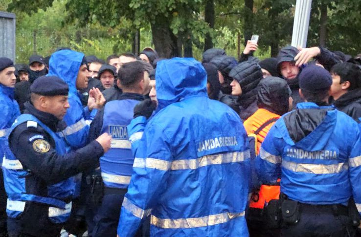 Conflictul dintre jandarmii români și ultrașii elvețieni / FOTO: GSP.ro