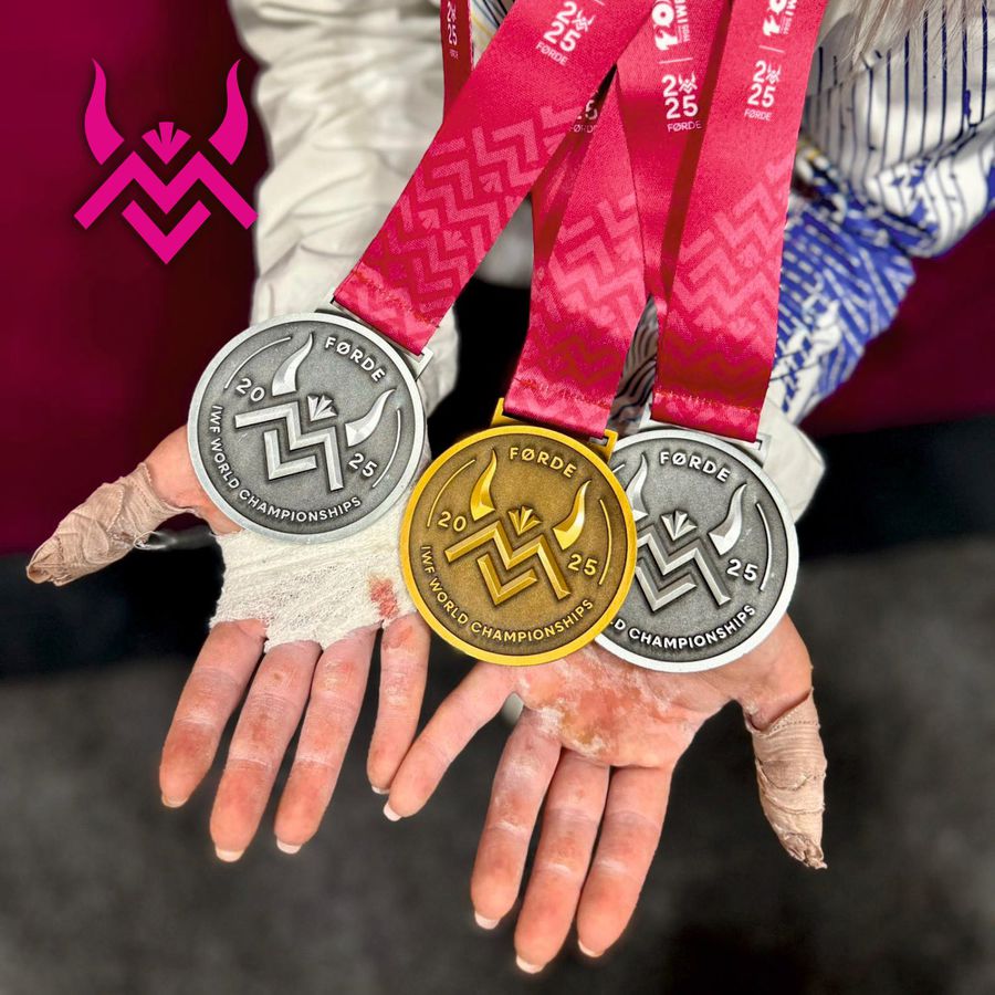 Mâinile Mihaelei Cambei și medaliile sale FOTO FRH Mihaela Cambei, un aur și două medalii de argint în cadrul Campionatelor Mondiale din Norvegia