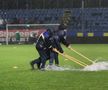 Dinamo - Slobozia, la un pas să fie AMÂNAT! Organizatorii și fanii au ajutat la îndepărtarea apei