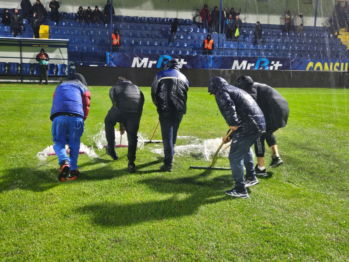 Gazonul este inundat înainte de Slobozia - Dinamo