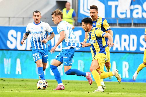 Luca Băsceanu, în acțiune în puținele minute jucate la Craiova // foto: Imago Images