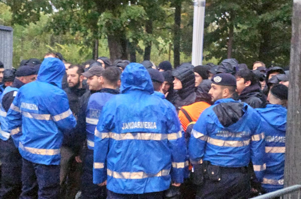 Filmul incidentelor de la Arena Națională » Intervenția Jandarmeriei asupra elvețienilor, pas cu pas: „Încă un centimetru și e bătaie cu noi! Go there, băga-mi-aș p***!”