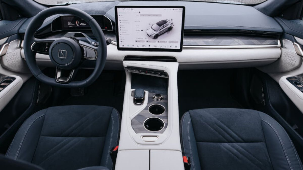 Producătorul auto de lux din China se lansează în România » Controversa uriașă în care a fost implicat recent