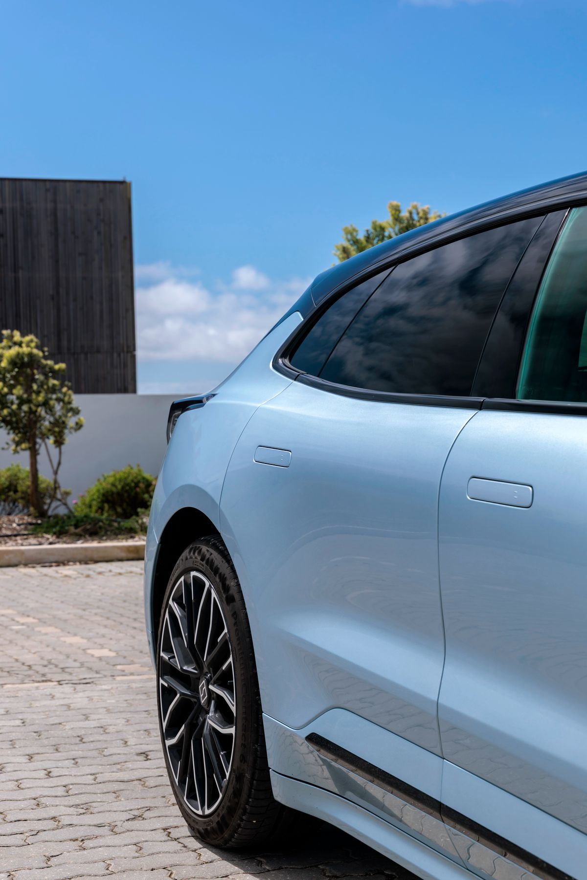 Producătorul auto de lux din China se lansează în România » Controversa uriașă în care a fost implicat recent