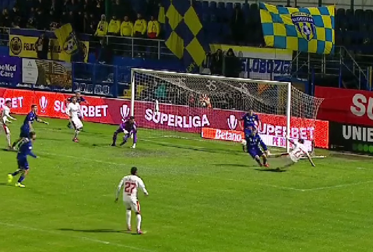Dinamo a cerut un penalty în prima repriză! Ce s-a întâmplat în careul Sloboziei