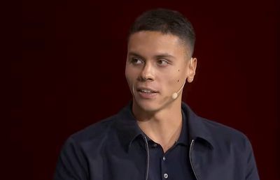 „Voi recâștiga în curând recordul mondial” » David Popovici, intervievat în Las Vegas de al 5-lea cel mai bogat român: „Emoțiile trebuie îmbrățișate”