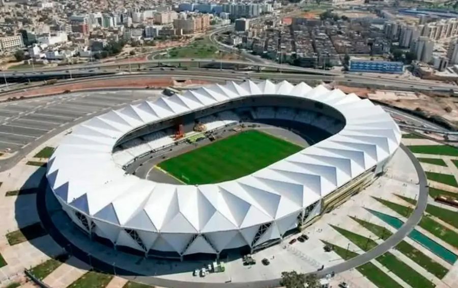 Panorama oferită de Stadionul Internațional din Benghazi Cristi Chivu este invitat la Cupa Reconstrucției! » Cine va fi adversarul lui Inter în pauza meciurilor interțări