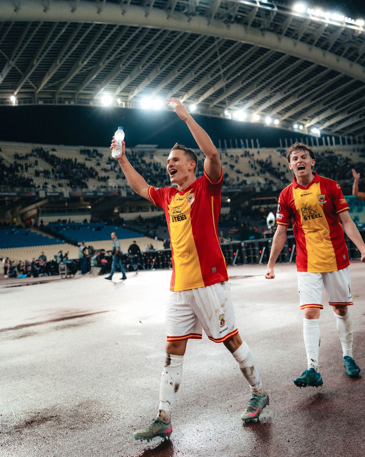 Învinsă de FCSB în prima rundă, Go Ahead Eagles a produs o mare surpriză joi seara » Deplasare impresionantă a fanilor olandezi