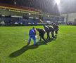 Dinamo - Slobozia, la un pas să fie AMÂNAT! Organizatorii și fanii au ajutat la îndepărtarea apei