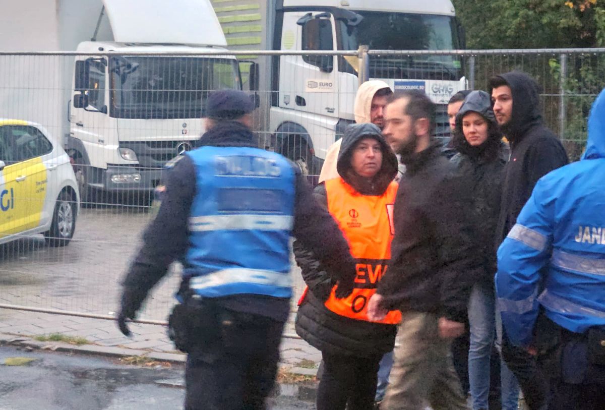 Filmul incidentelor de la Arena Națională » Intervenția Jandarmeriei asupra elvețienilor, pas cu pas: „Încă un centimetru și e bătaie cu noi! Go there, băga-mi-aș p***!”