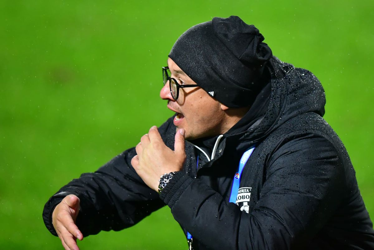 Andrei Nicolescu a făcut scandal după ce meciul Slobozia - Dinamo s-a jucat pe un teren de coșmar: „Aș putea să tac, dar ne compromitem”