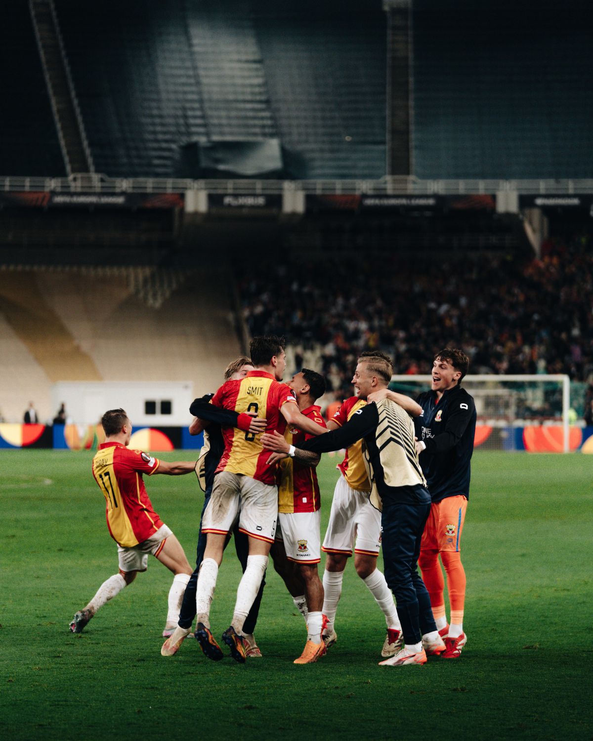 Învinsă de FCSB în prima rundă, Go Ahead Eagles a produs o mare surpriză joi seara » Deplasare impresionantă a fanilor olandezi