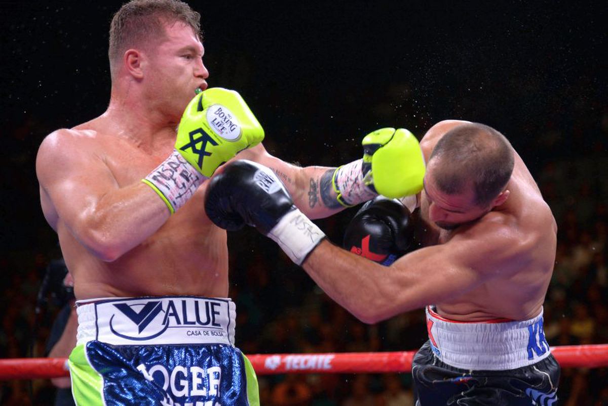 VIDEO + FOTO Saul Canelo Alvarez, noul campion WBO la categoria semigrea! KO violent reușit în meciul cu  Sergey Kovalev