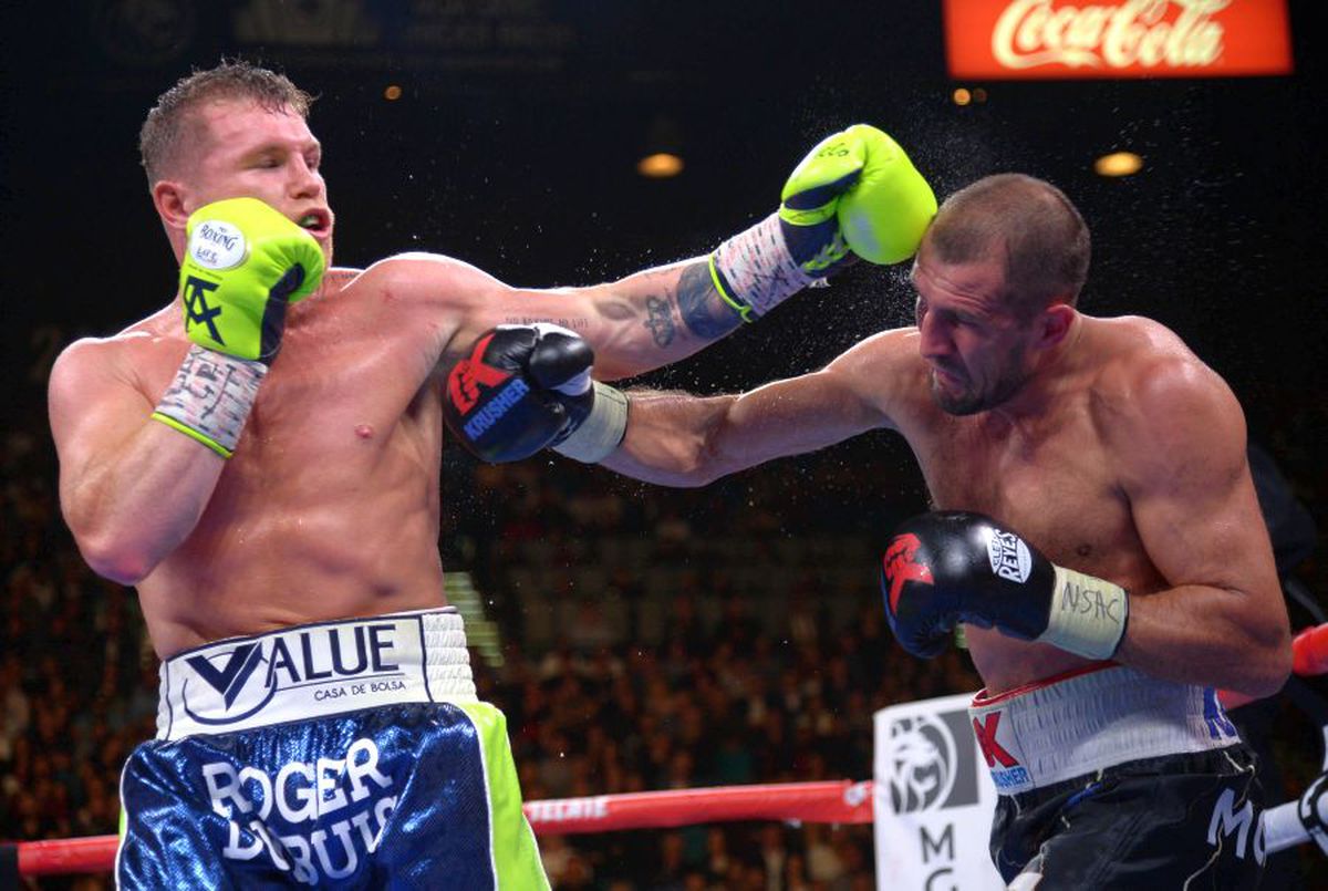 VIDEO + FOTO Saul Canelo Alvarez, noul campion WBO la categoria semigrea! KO violent reușit în meciul cu  Sergey Kovalev