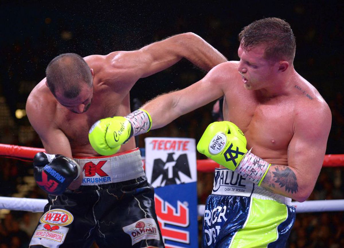 VIDEO + FOTO Saul Canelo Alvarez, noul campion WBO la categoria semigrea! KO violent reușit în meciul cu  Sergey Kovalev