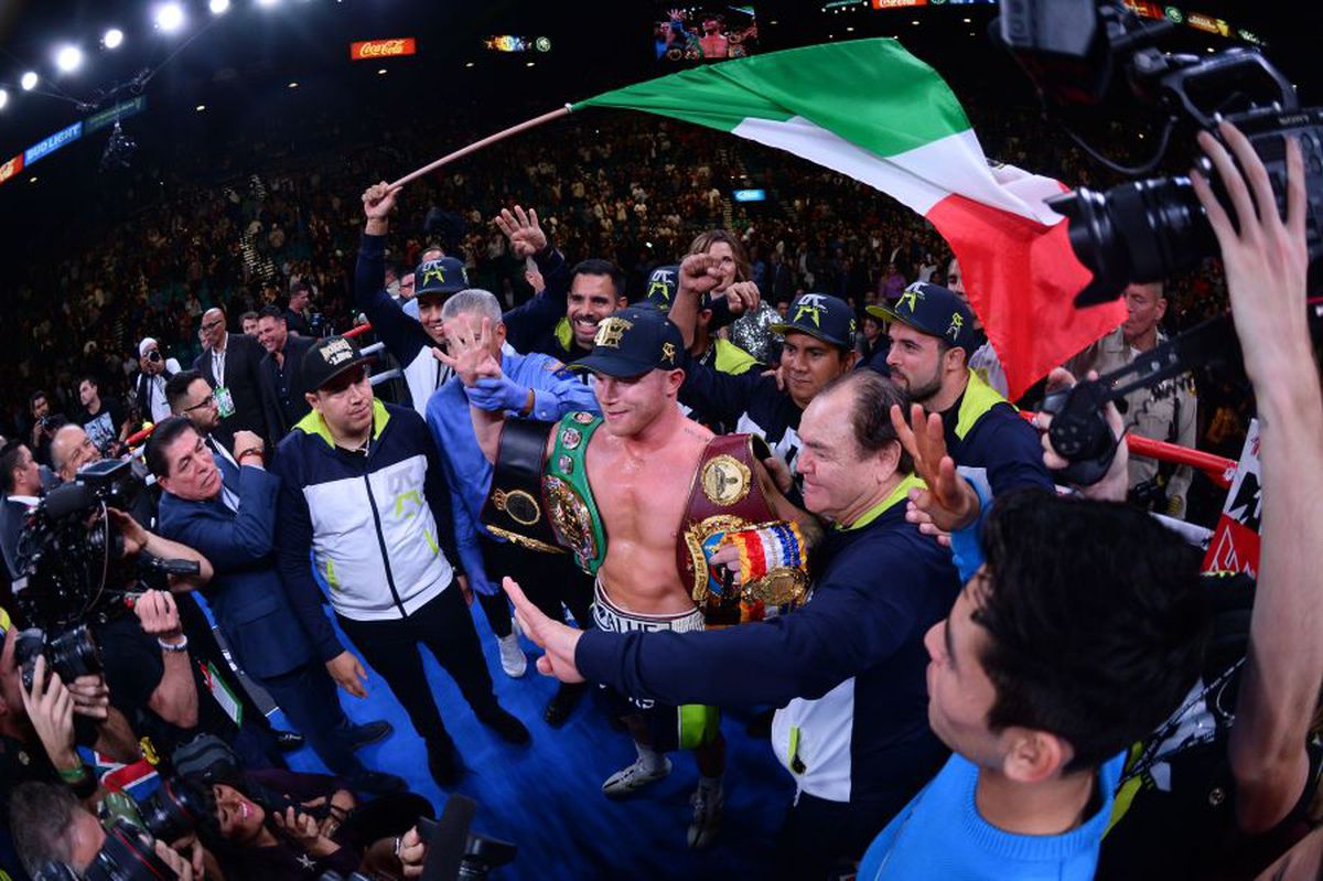 VIDEO + FOTO Saul Canelo Alvarez, noul campion WBO la categoria semigrea! KO violent reușit în meciul cu  Sergey Kovalev