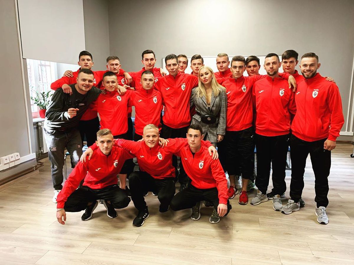 FOTO Soția unui fotbalist, numită președintele echipei: „Suntem mândri cu o astfel de leoaică. Nu mai avem voie să fim pe locul 2”