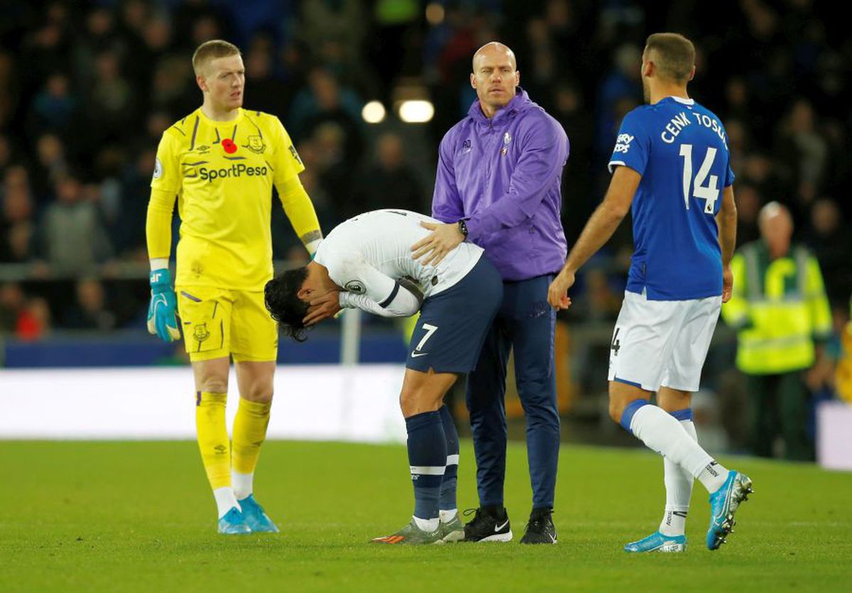 EVERTON - TOTTENHAM // VIDEO + FOTO Atenție, imagini TERIBILE, cu puternic impact emoțional în Premier League! Son i-a rupt piciorul lui Andre Gomes. Jucătorii au izbucnit în lacrimi și s-au rugat pe teren