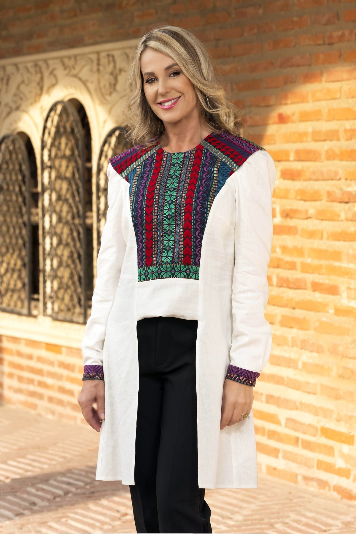 FOTO & VIDEO Pictorial de campioană! Nadia Comăneci a îmbrăcat ținute create special pentru ea, într-o ședință foto realizată la Palatul Mogoșoaia