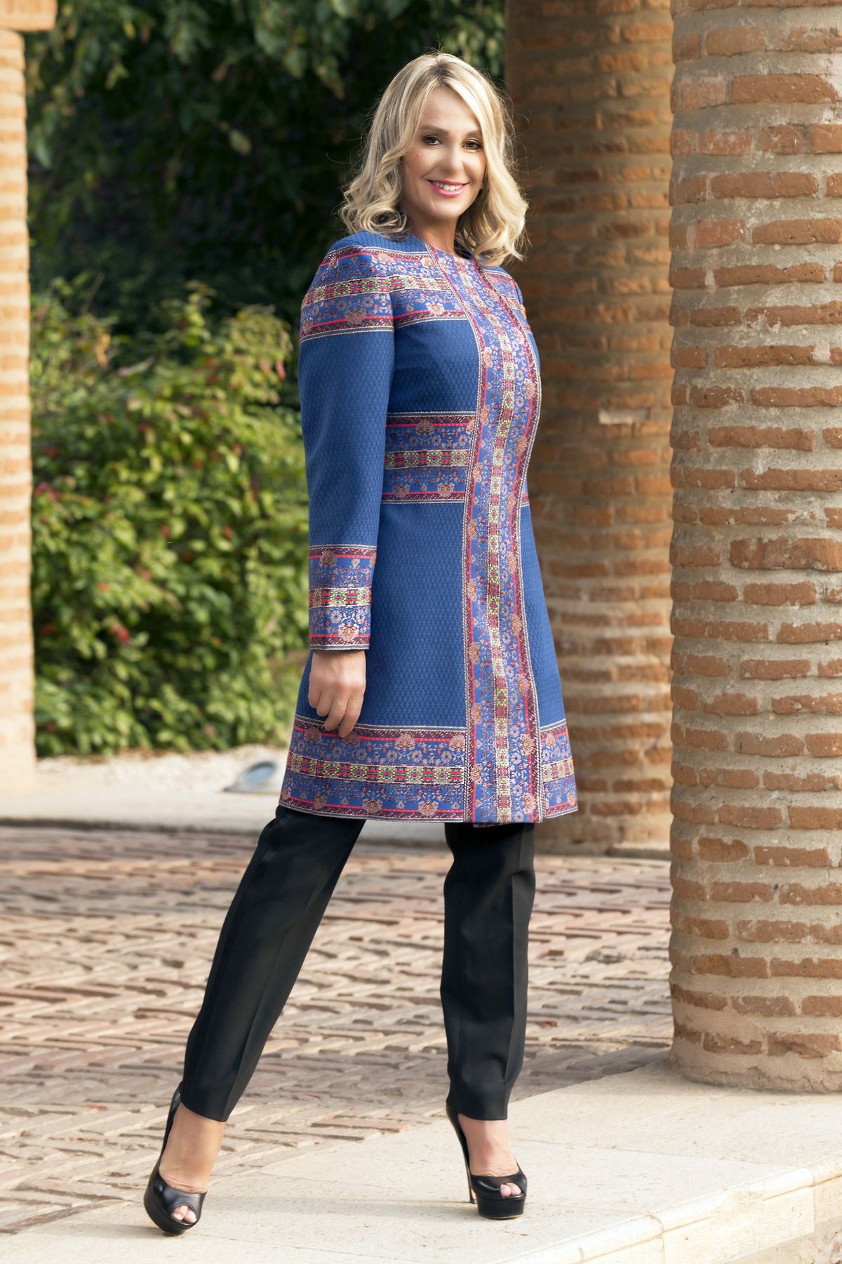 FOTO & VIDEO Pictorial de campioană! Nadia Comăneci a îmbrăcat ținute create special pentru ea, într-o ședință foto realizată la Palatul Mogoșoaia