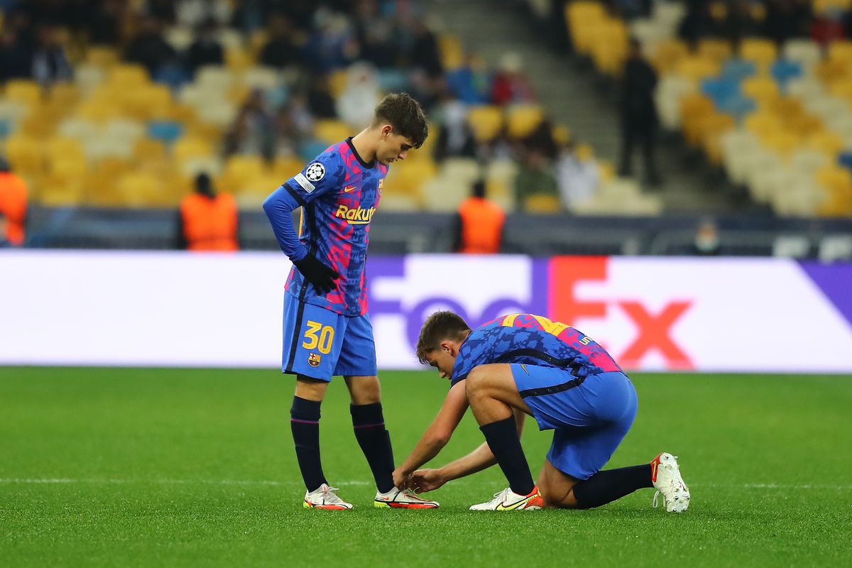 10 lucruri care nu s-au văzut la TV în Dinamo Kiev – Barcelona » Moment inedit între puștii catalani + ce semn i-a făcut Hațegan lui Lucescu