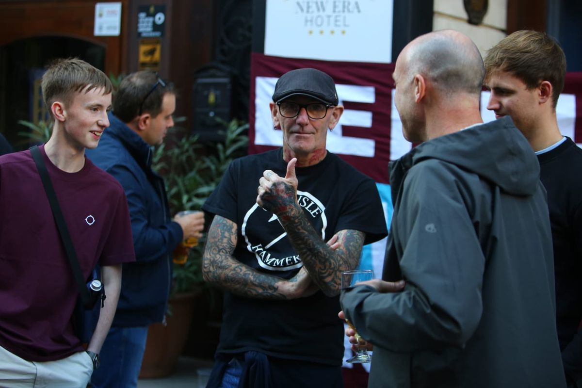 Cârciumarii din Centrul Vechi s-au întrecut în oferte pentru „ciocănari” » Cum i-au atras pe britanici la terase înainte de FCSB - West Ham