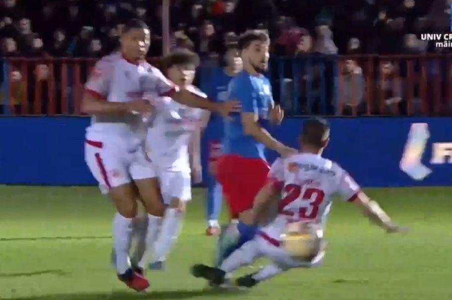 Momente tensionate în prima repriză din FC Bihor - Dinamo » Două penalty-uri cerute și o încăierare generală