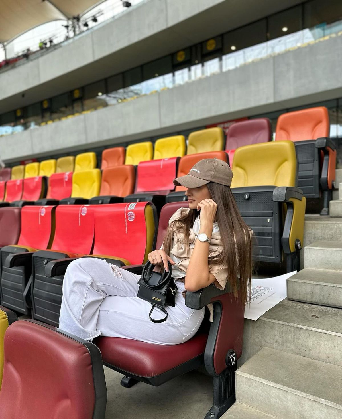 Alexandra Ușurelu a absolvit Școala de Agenți de Poliție și încinge derby-ul Craiova - FCSB: „Toate fetele vor să fie iubite de fotbaliști”