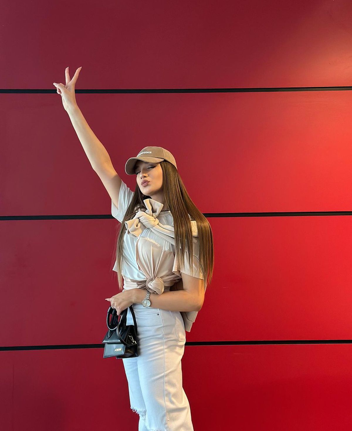 Alexandra Ușurelu a absolvit Școala de Agenți de Poliție și încinge derby-ul Craiova - FCSB: „Toate fetele vor să fie iubite de fotbaliști”