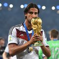 Mijlocașul german Sami Khedira (37 de ani) s-a reprofilat după retragerea din fotbal. Și-a deschis o afacere în industria cafelei.