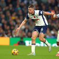 Radu Drăgușin, în Tottenham - Aston Villa / Foto: Imago Images