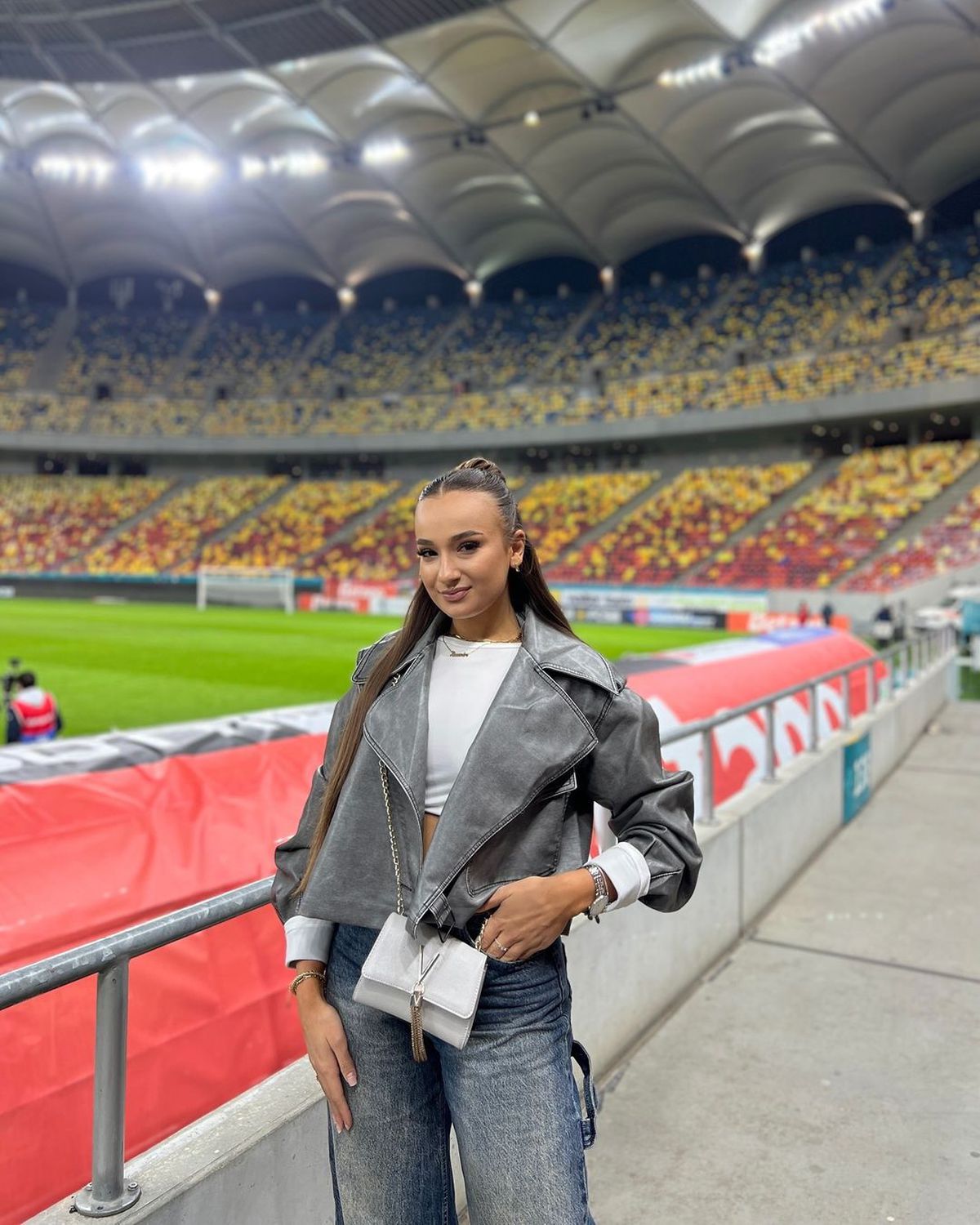 Alexandra Ușurelu a absolvit Școala de Agenți de Poliție și încinge derby-ul Craiova - FCSB: „Toate fetele vor să fie iubite de fotbaliști”