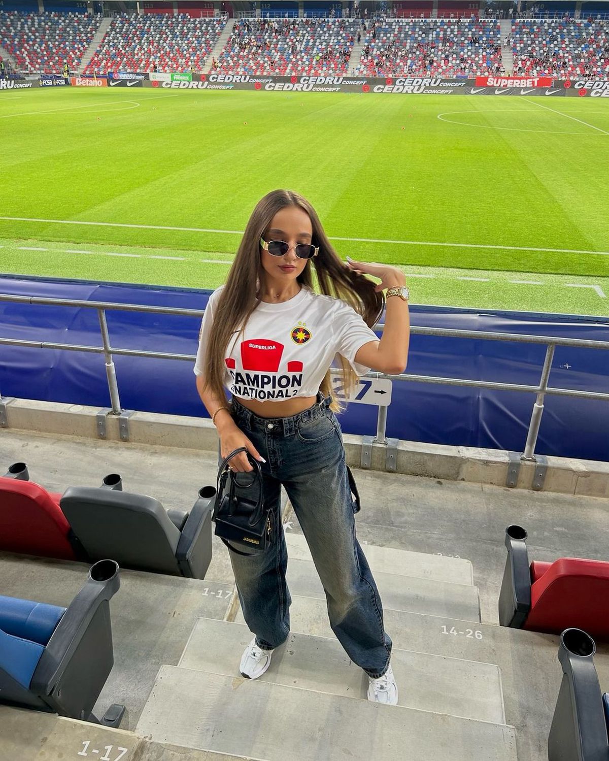 Alexandra Ușurelu a absolvit Școala de Agenți de Poliție și încinge derby-ul Craiova - FCSB: „Toate fetele vor să fie iubite de fotbaliști”