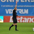 Florin Andrei, arbitrul meciului Universitatea Craiova - FCSB, l-a eliminat pe Ștefan Vlădoiu, fundașul dreapta al echipei oltene, înainte de pauză/ foto Cristi Preda (GSP)