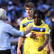 Gian Piero Gasperini bate cuba cu Ademola Lookman, autorul unei doppietta la 3-0 cu Napoli / Foto: Imago