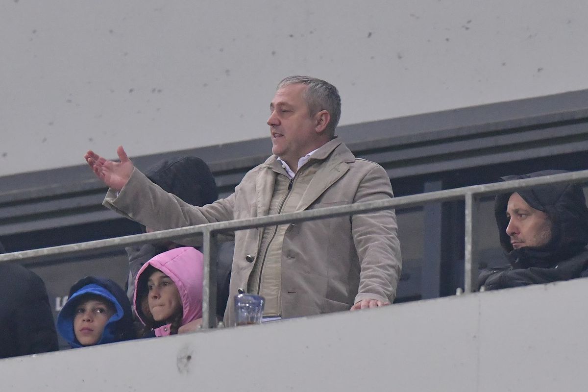 Universitatea Craiova - FCSB 1-1 » Campioană naivă: cu om în plus mai bine de o repriză, oaspeții s-au păcălit, crezându-se învingători prea devreme. 3 fotbaliști eliminați în Bănie