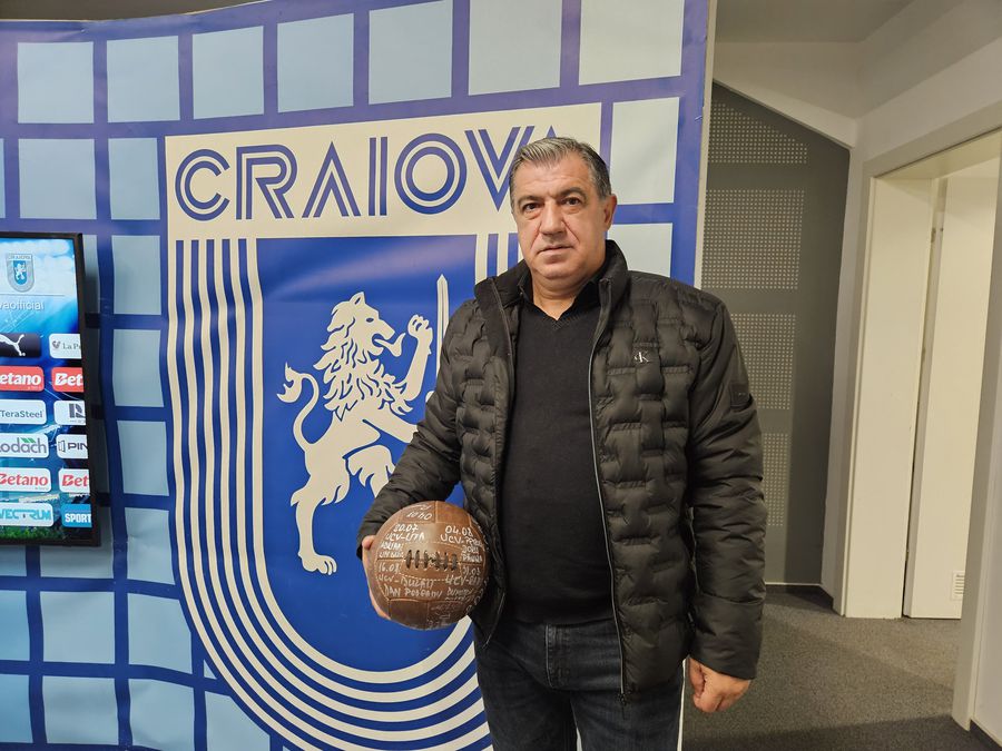 Universitatea Craiova - FCSB 1-1 » Campioană naivă: cu om în plus mai bine de o repriză, oaspeții s-au păcălit, crezându-se învingători prea devreme. 3 fotbaliști eliminați în Bănie