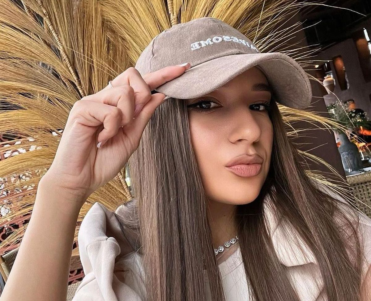 Alexandra Ușurelu a absolvit Școala de Agenți de Poliție și încinge derby-ul Craiova - FCSB: „Toate fetele vor să fie iubite de fotbaliști”