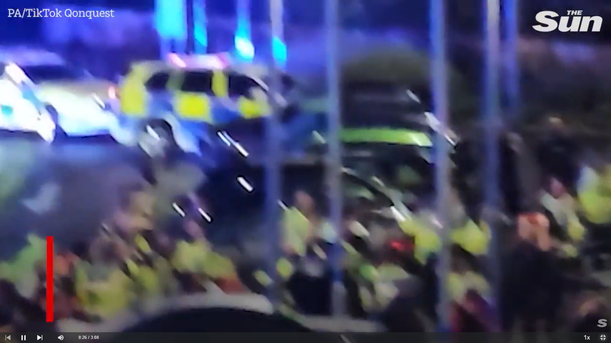 Atac în masă cu cuțitul în tren » Un fotbalist s-a aflat printre victime