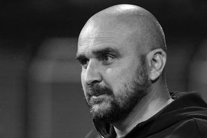 Tragedie în Serbia: antrenorul s-a prăbușit în timpul meciului și a murit în drum spre spital