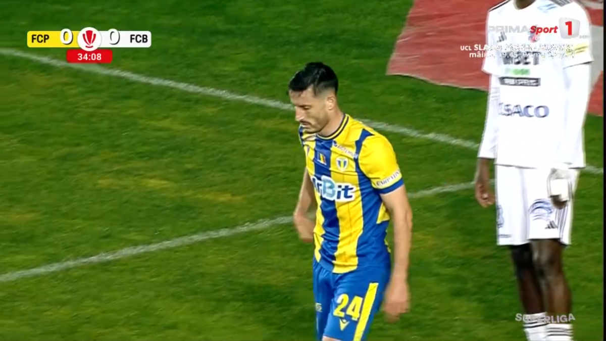 Tot stadionul a văzut penalty în Petrolul - FC Botoșani, dar el a făcut semn că n-a fost atins! A fost aplaudat de adversari