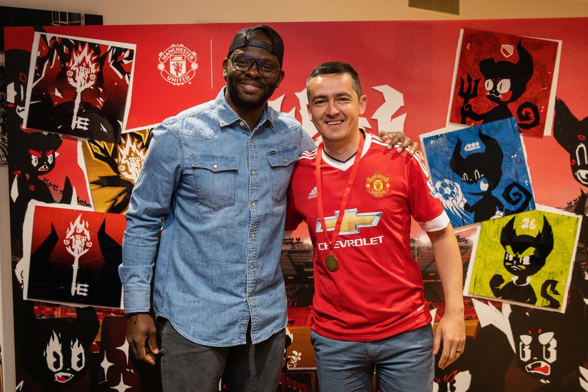 Suporterul român care a jucat fotbal pe Old Trafford, cu Saha și Wes Brown antrenori: „Lads...”