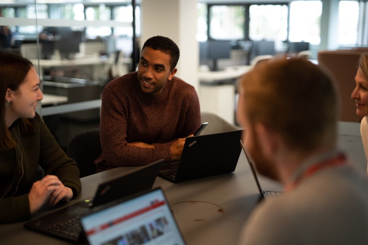 În culisele Formula 1 » Cum ajunge Marele Circ în întreaga lume: „Tehnologia Lenovo e în centrul a tot ceea ce folosim”